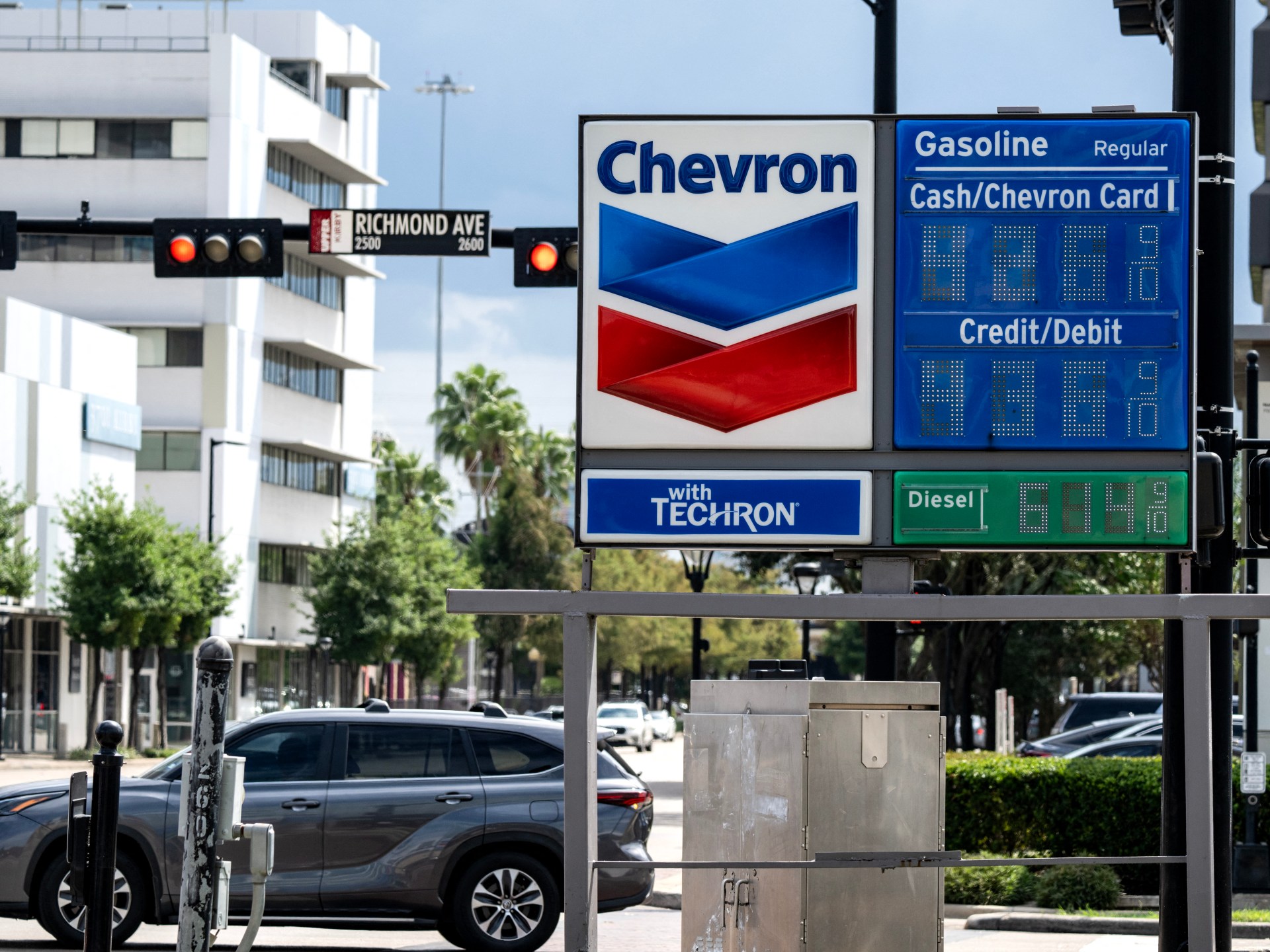 Trump Blames Democrats & Ukraine for US Fuel Price Surge, Not Iran War