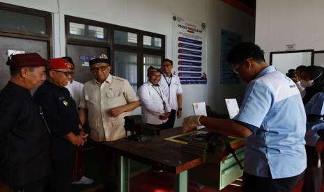 Wamenaker Buka Pintu: Strategi Emas Anak Muda Raih Kerja Luar Negeri