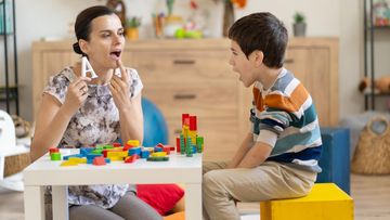 5 Terapi Speech Delay untuk Anak: Panduan Lengkap Orang Tua