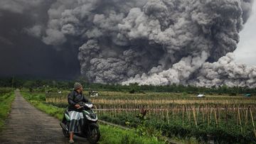 Semeru Erupsi: Asap Capai 1.300 Meter, Status Siaga Ditetapkan