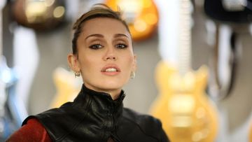 Miley Cyrus: Kritik 'Malas Nyanyi' Mengungkap Strategi Engaging Penonton