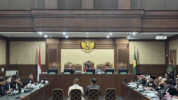 Bongkar Skema 'Tendangan Tanpa Bayangan' dalam Sidang Kuota Haji