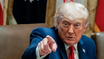 Trump Resmi Balik Arah: Standar BBM Longgar, Mobil Listrik Ditinggalkan?
